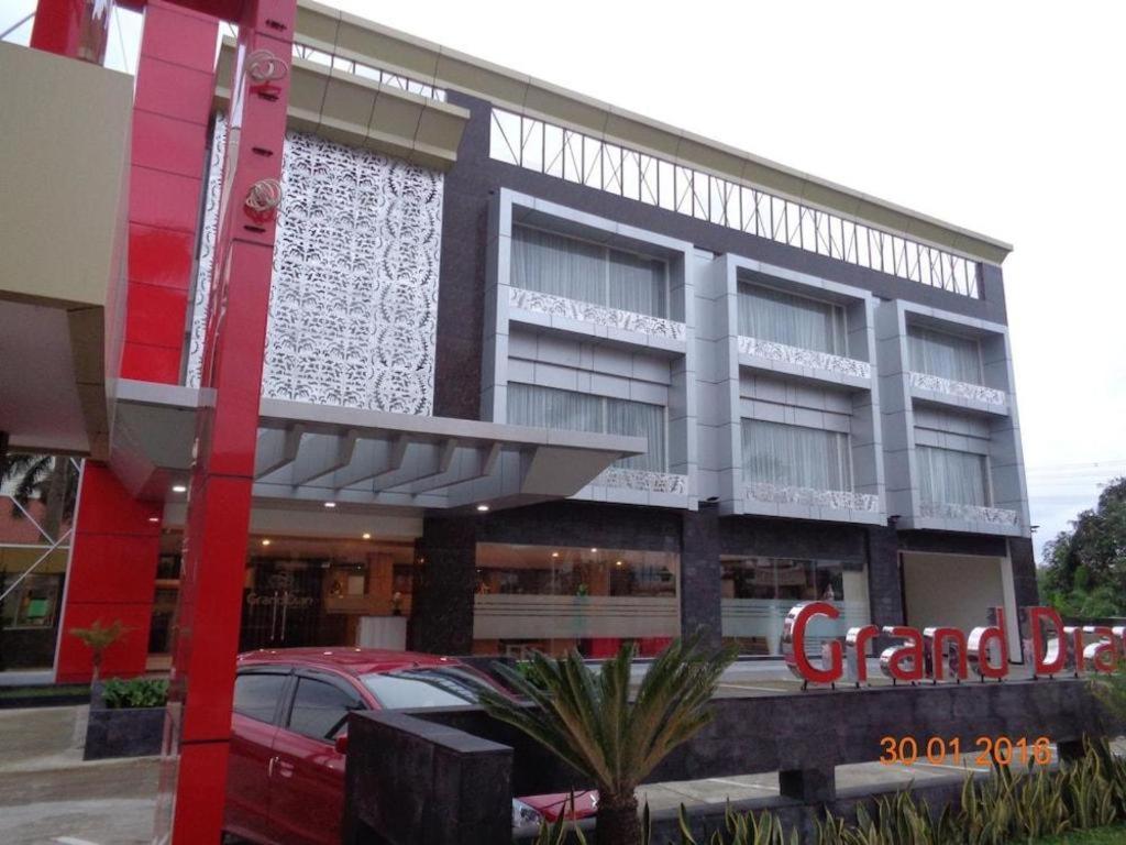 Grand Dian Hotel Slawi Tegal  Luaran gambar